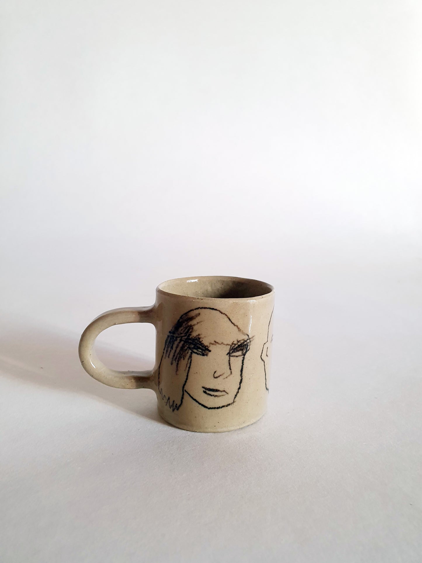 Tasse espresso avec anse trois visages