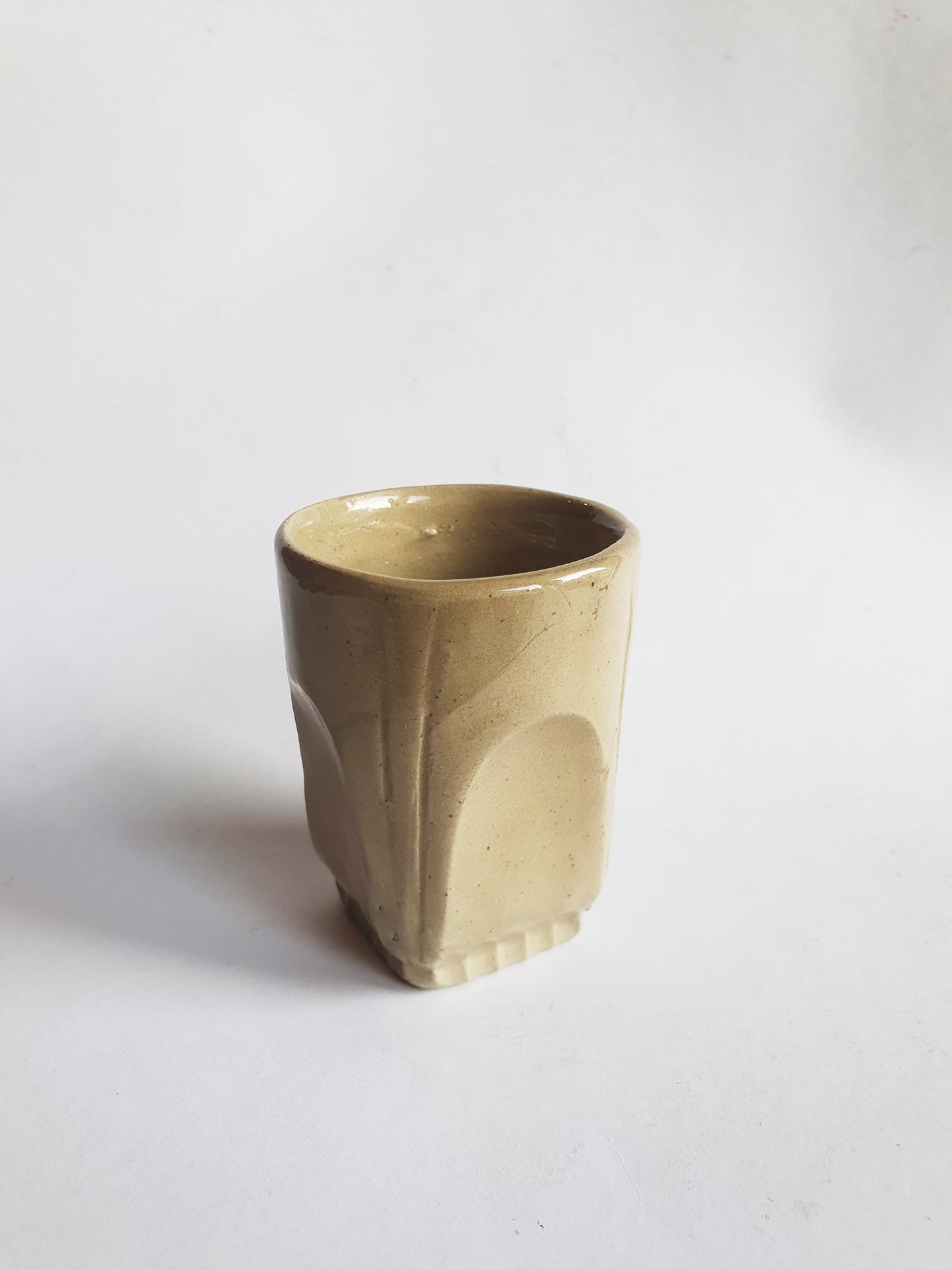 Tasse espresso/ristretto copie de verre de brocante beige