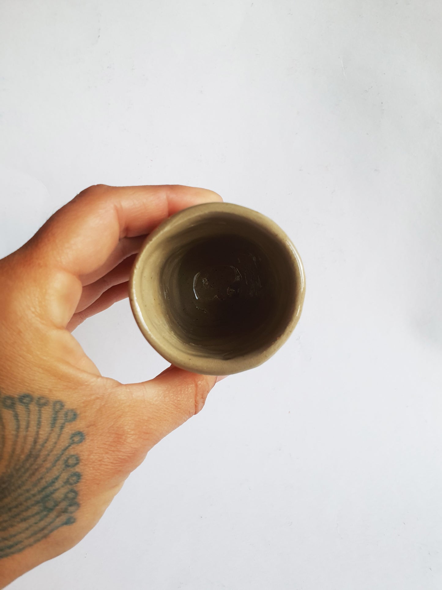 Tasse espresso/ristretto copie de verre de brocante beige