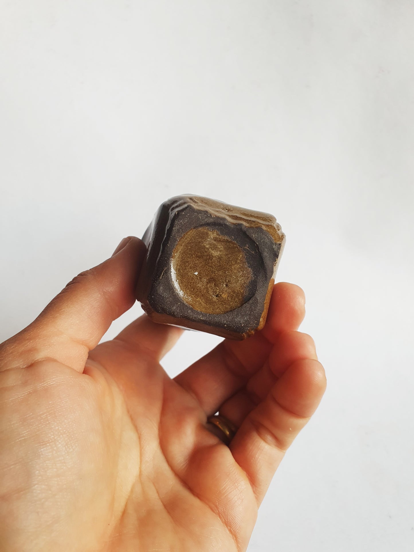 Tasse espresso copie de verre de brocante marron