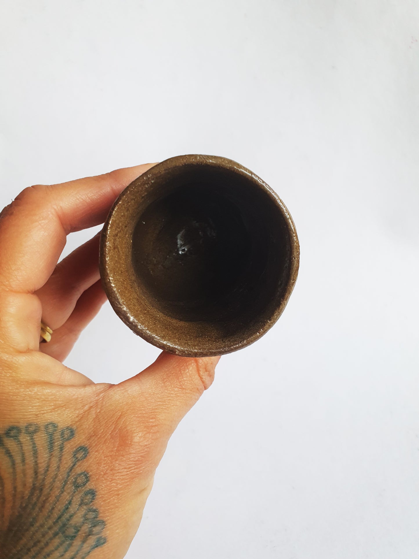 Tasse espresso copie de verre de brocante marron