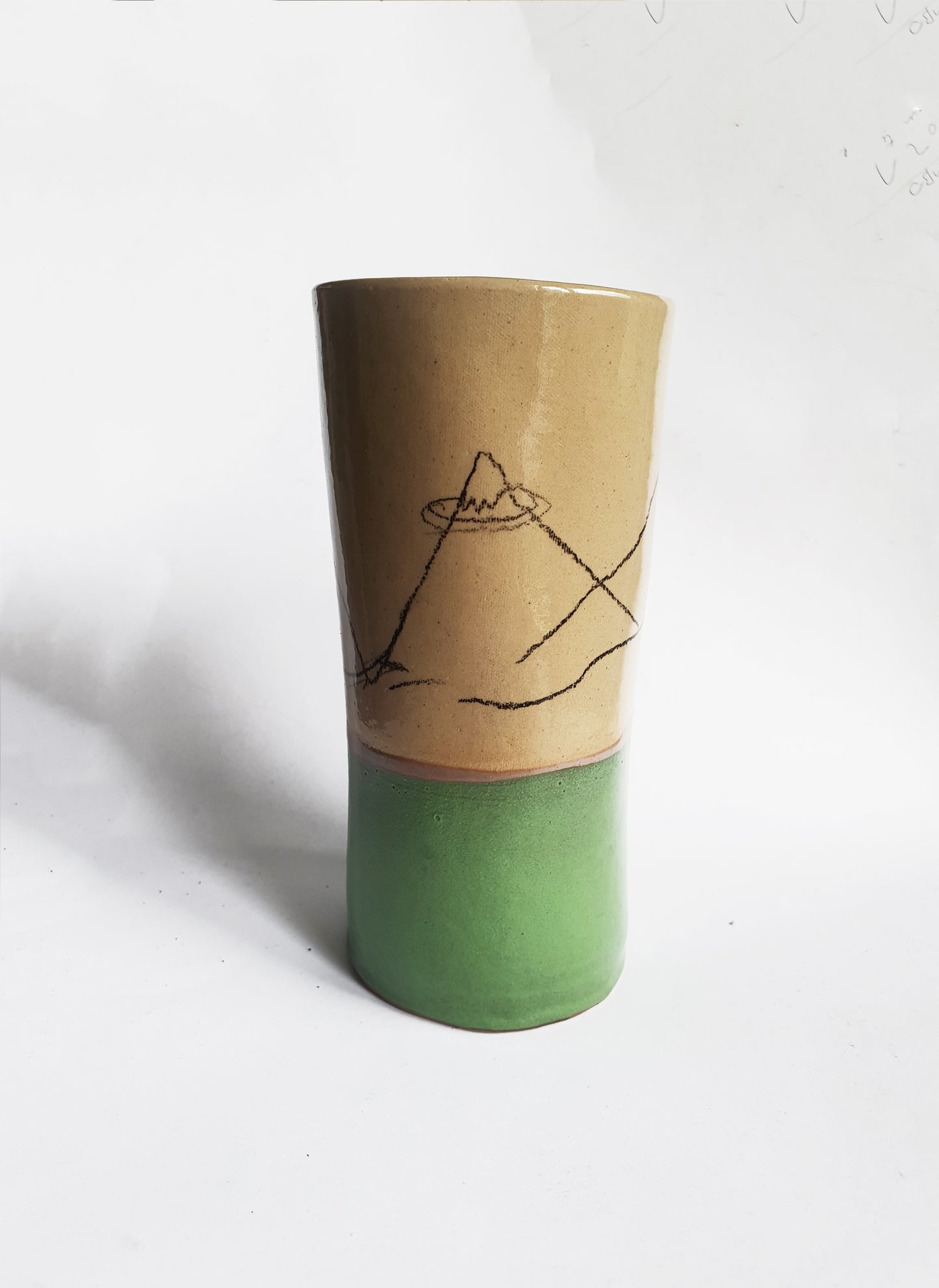 Vase Montagne mi beige mi vert