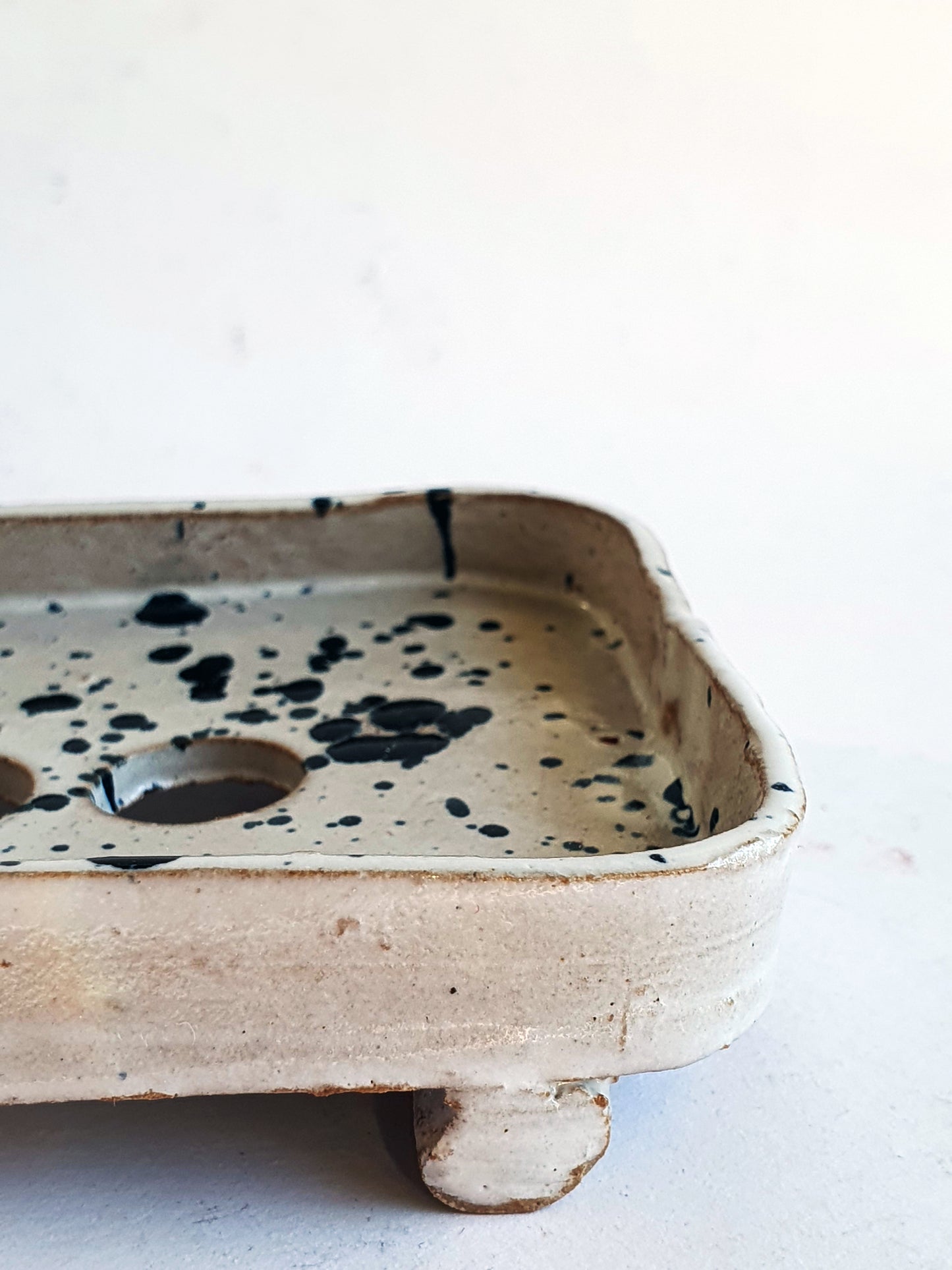 Porte savon tâches blanc/noir