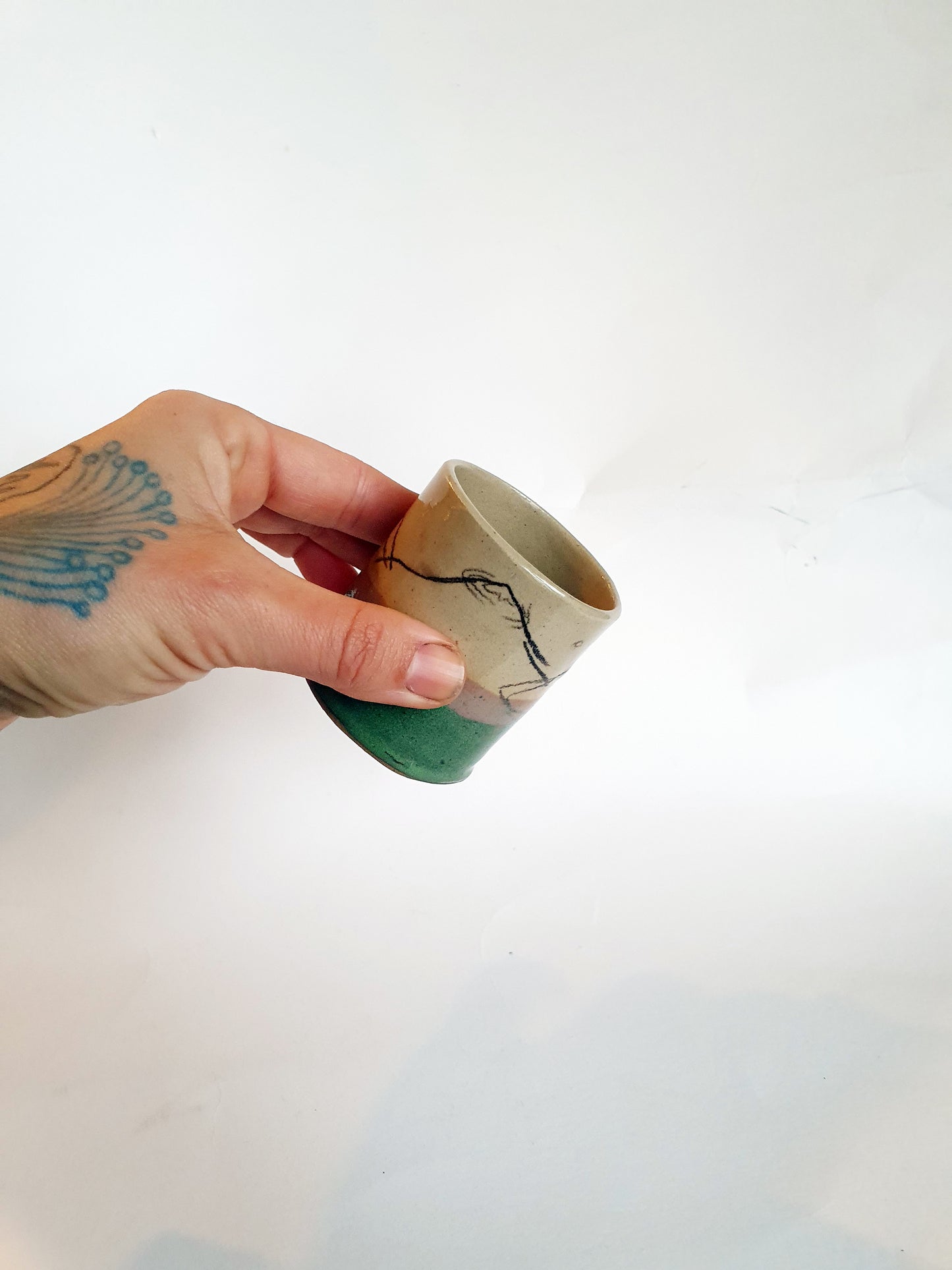 Tasse espresso mi vert mi montagne