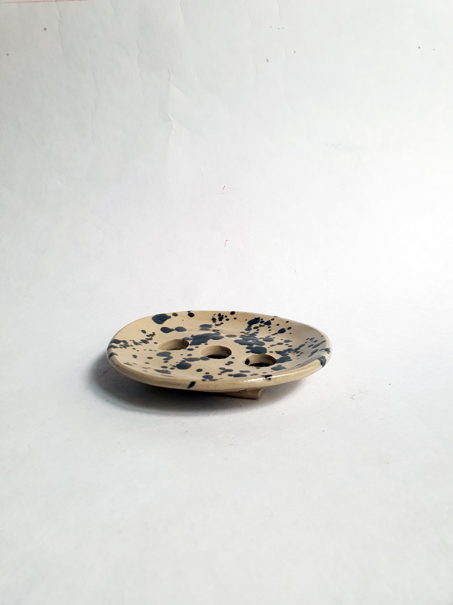 porte savon beige et noir à tâches