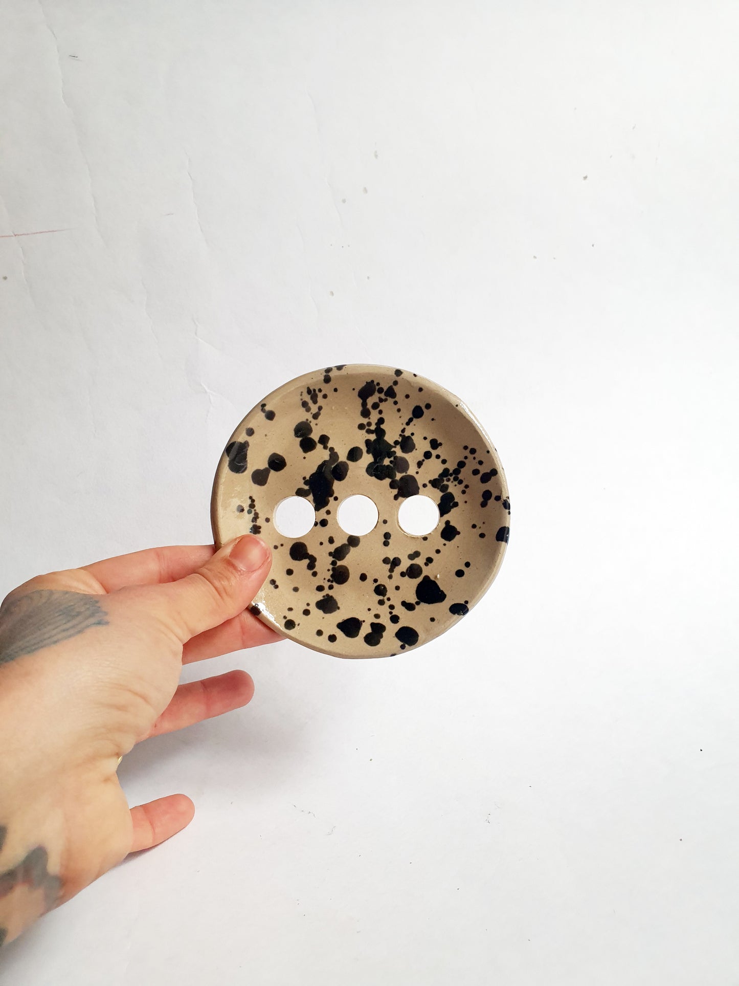 porte savon beige et noir à tâches