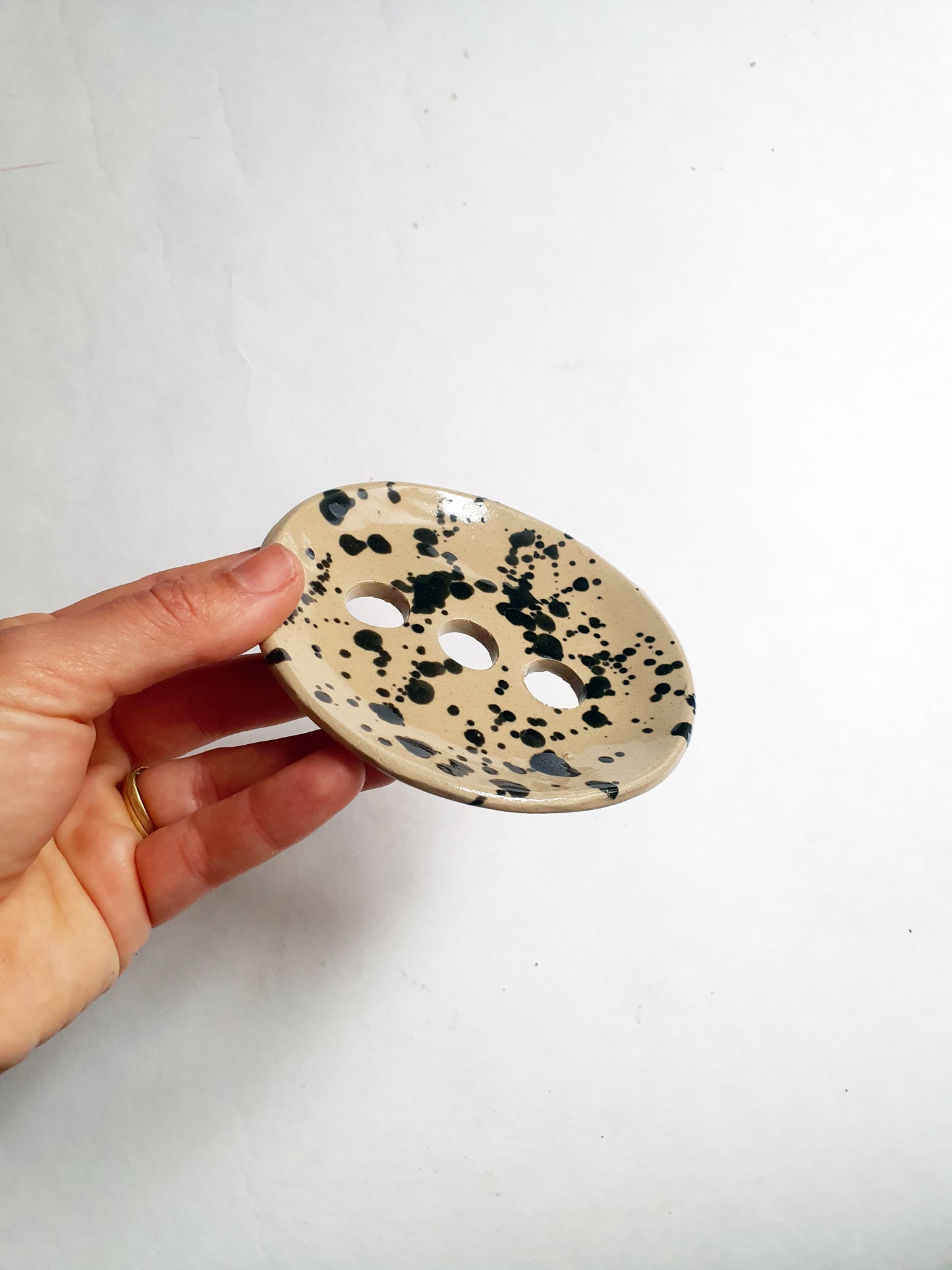 porte savon beige et noir à tâches
