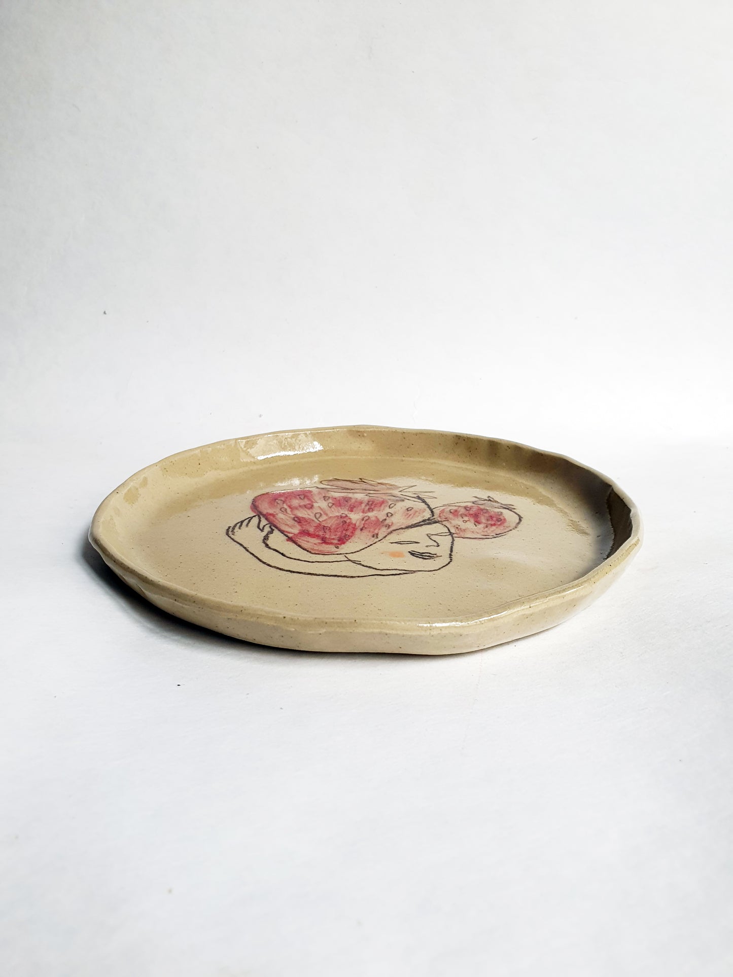 Assiette ø 18 cm beige personnage fraise