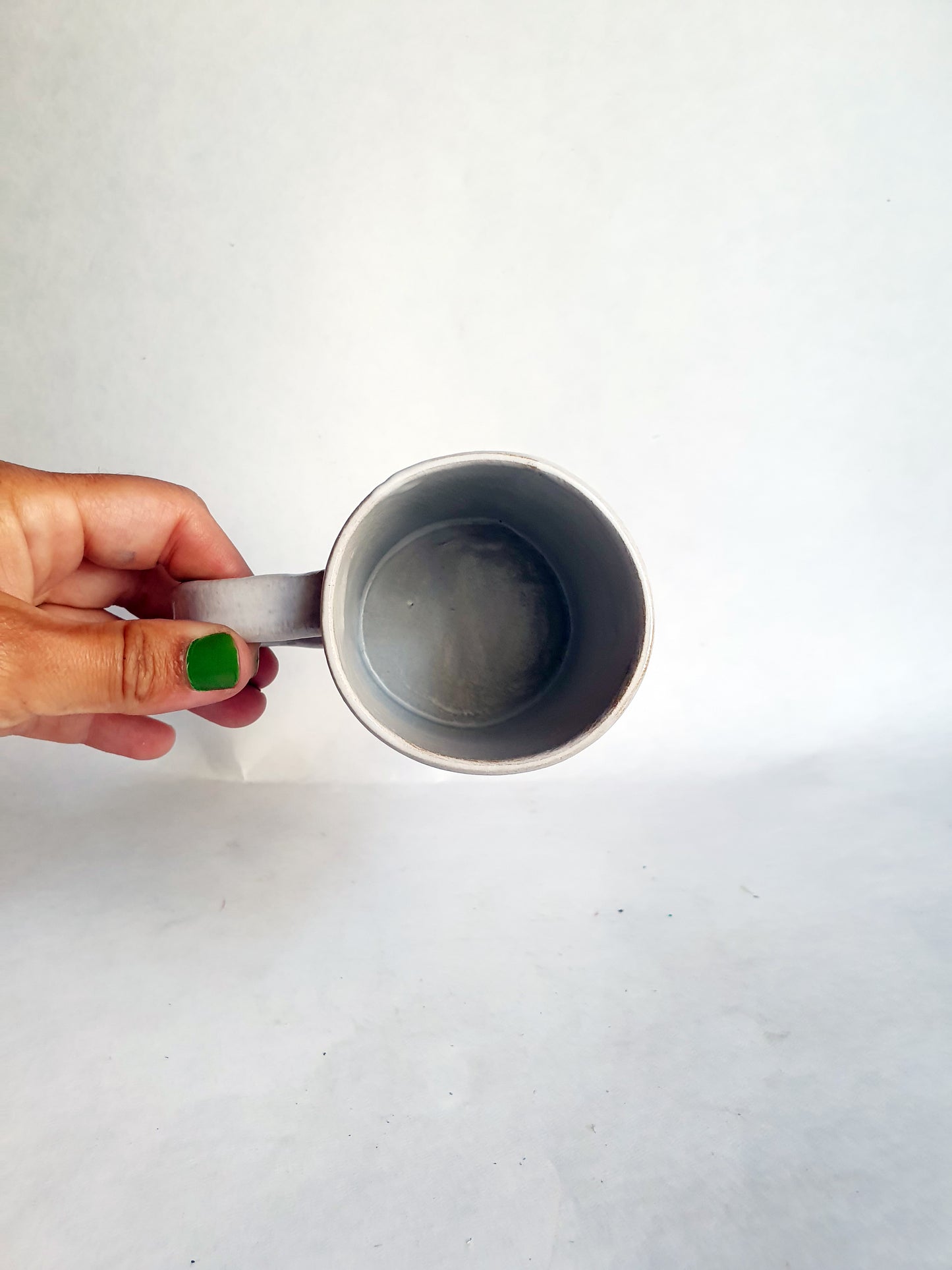 tasse avec anse tâches colorées