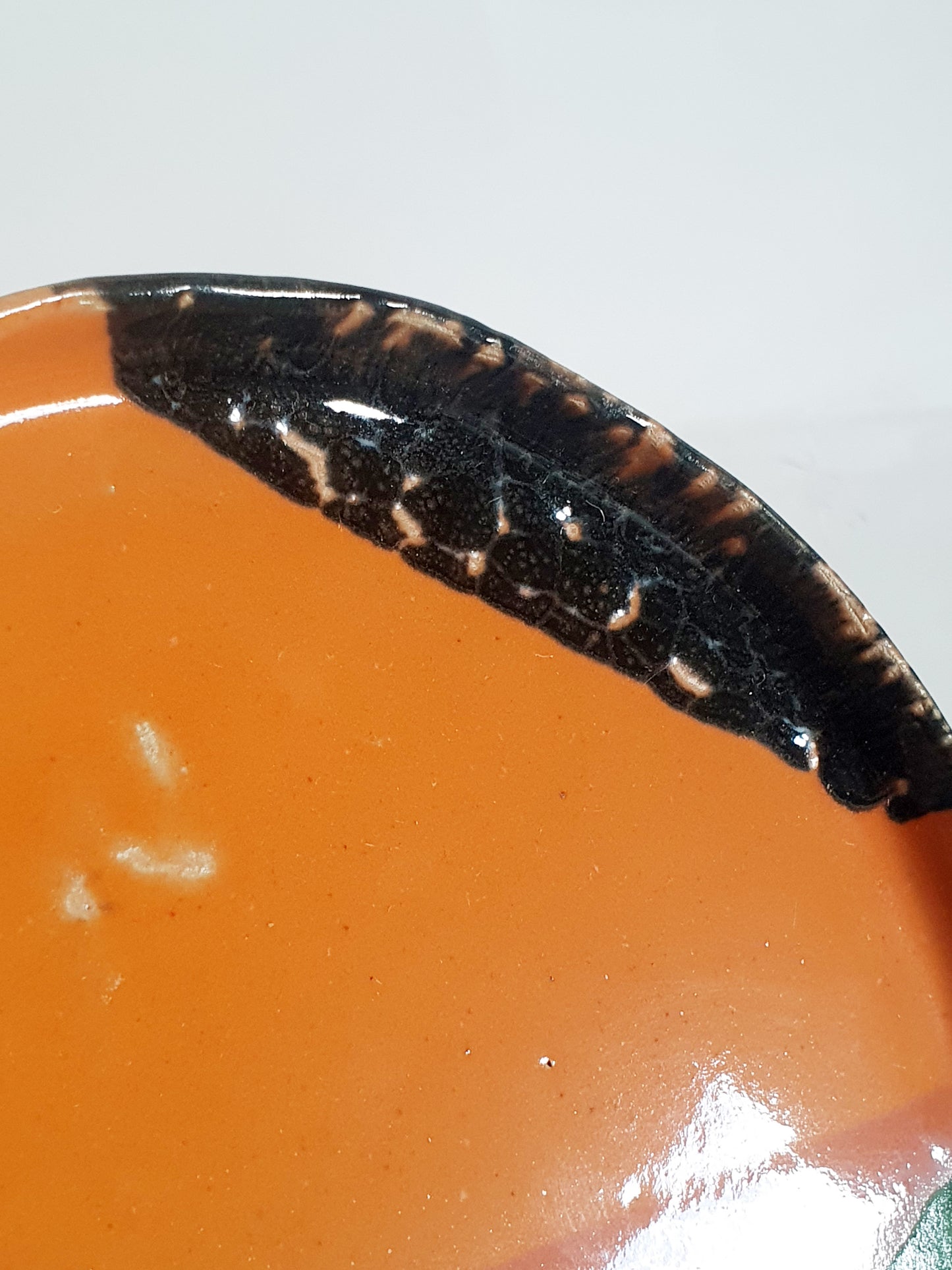 assiette ø 18 cm défaut émail noir