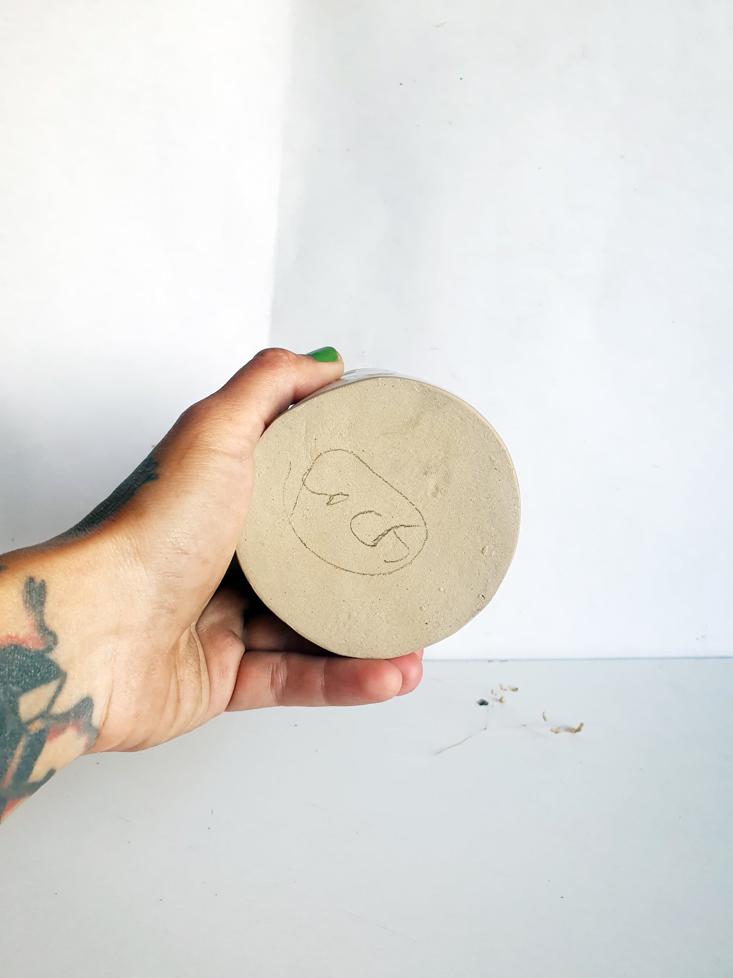 tasse sans anse blanche pois beige