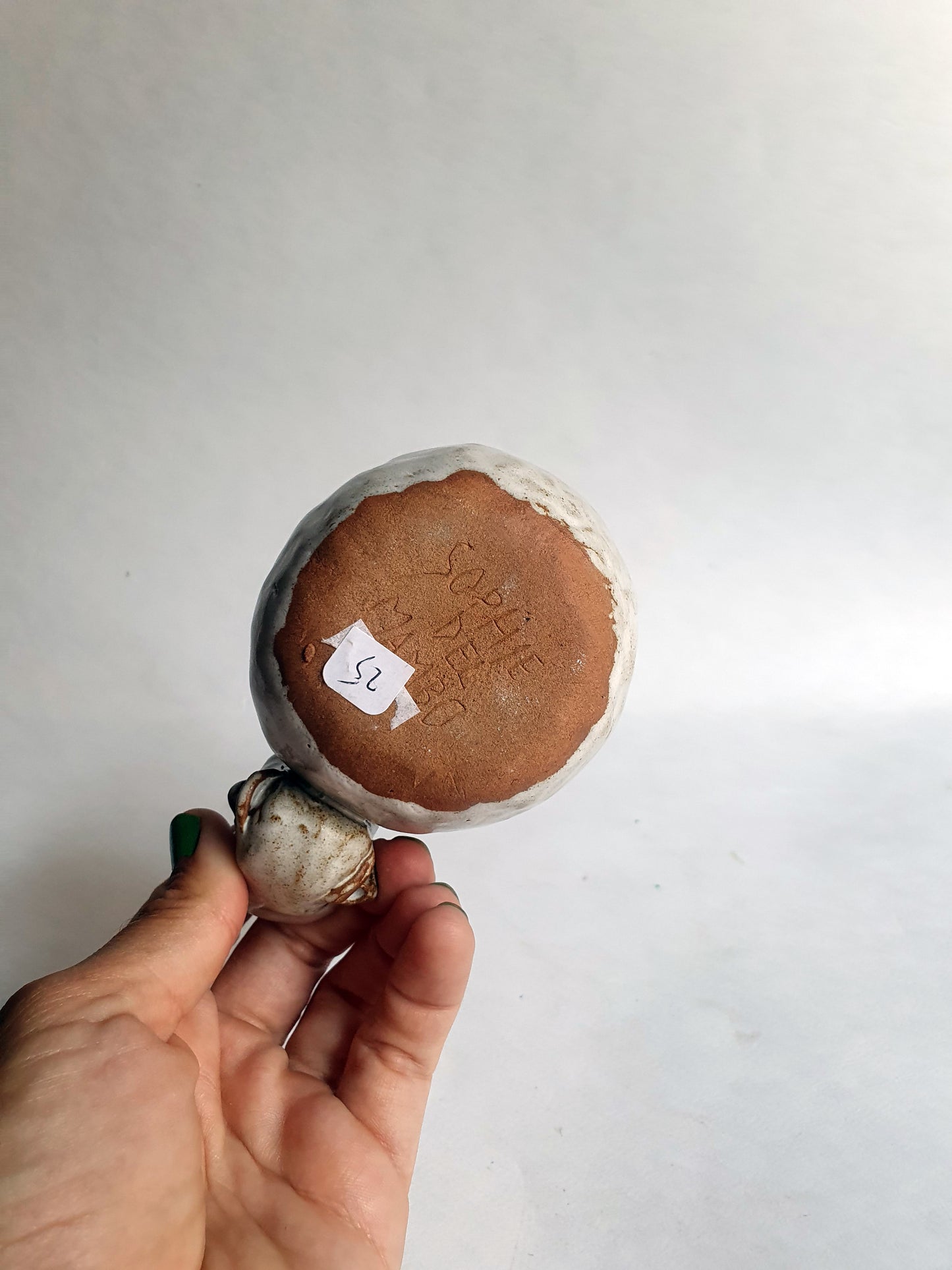 tasse blanche anse sculptée 2
